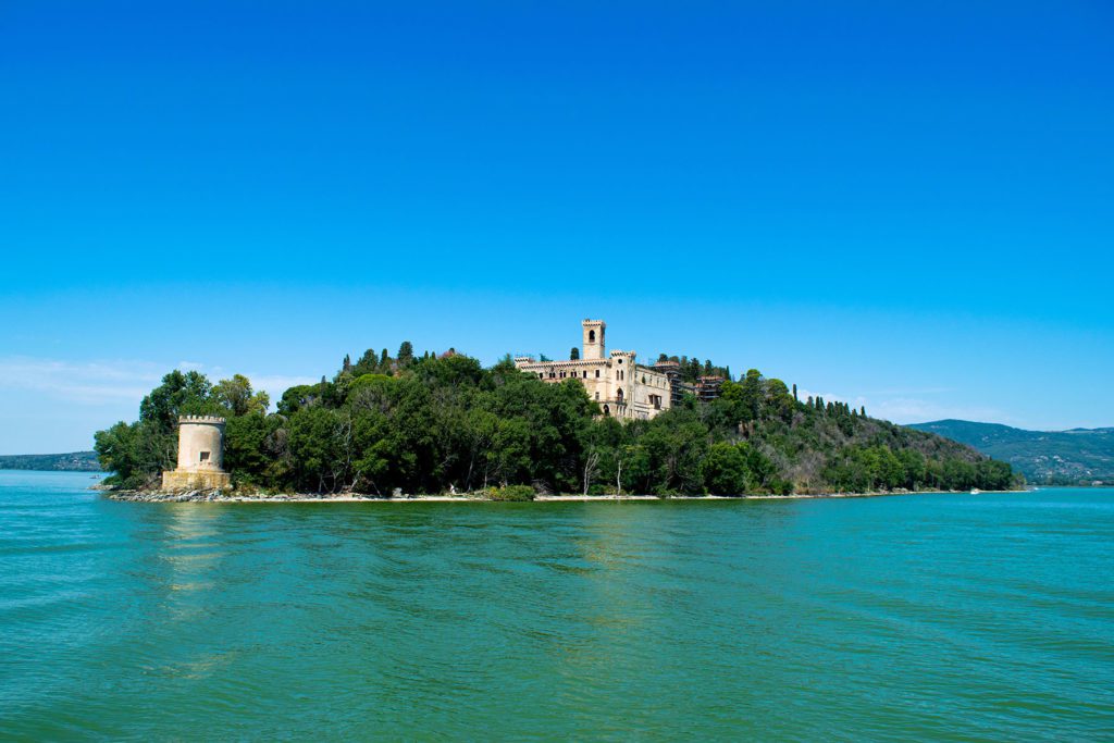 umbriaction-hiking-on-the-trasimeno-lake-crests